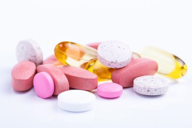 Beyaz bir arka planda tabletleri.