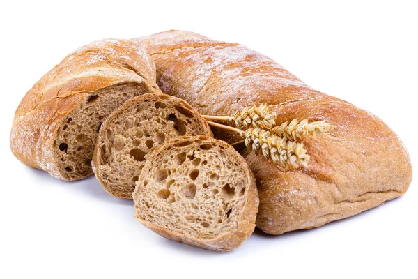 Смачний хліб з пшеницею на білому тлі . — стокове фото