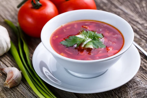 Borsch with bread on a wooden background. — Stock Photo, Image