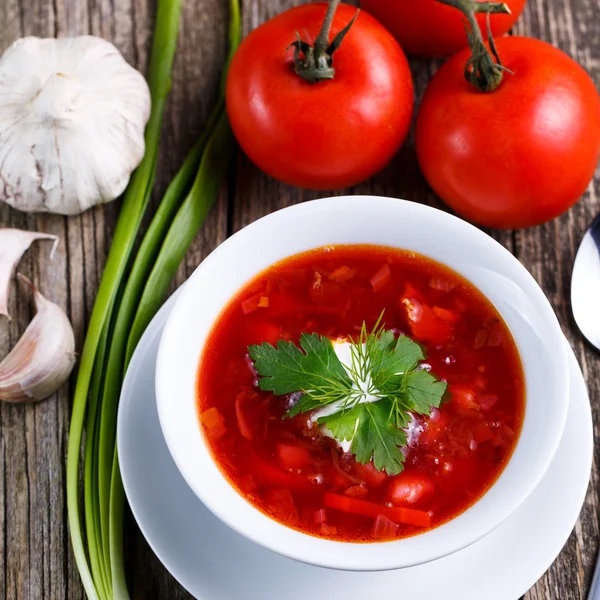 Borsch with bread on a wooden background. — Stock Photo, Image