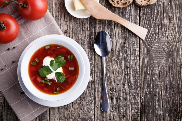 Borsch with bread on a wooden background. — Stock Photo, Image