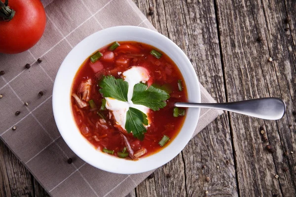 Borsch with bread on a wooden background. — Stock Photo, Image