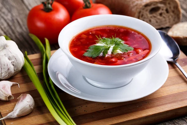 Borsch with bread on a wooden background. — Stock Photo, Image