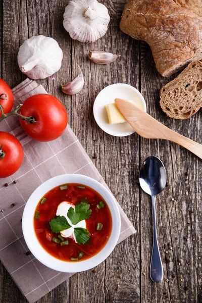 Borsch with bread on a wooden background. — Stock Photo, Image