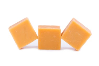 Beyaz bir arka plan üzerinde lezzetli toffees.