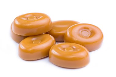Beyaz bir arka plan üzerinde toffees.