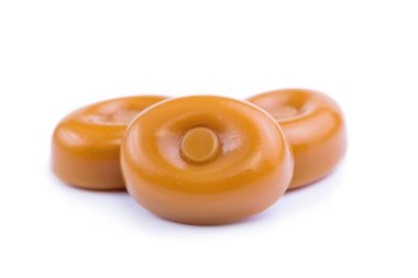 Beyaz bir arka plan üzerinde toffees.