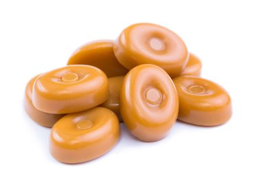 Beyaz bir arka plan üzerinde toffees.