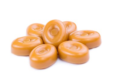 Beyaz bir arka plan üzerinde toffees.