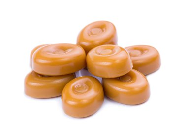 Beyaz bir arka plan üzerinde toffees.