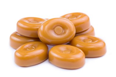 Beyaz bir arka plan üzerinde toffees.