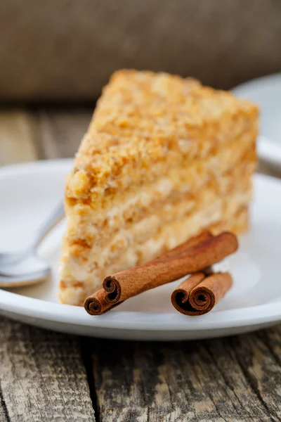 Tasty honey cake on wooden background. — Stock Photo, Image