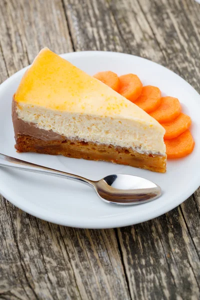 Sweet slice of carrot cake on white plate. — Stock Photo, Image