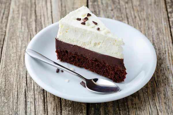 Vanille cheesecake slice op houten achtergrond. — Stockfoto