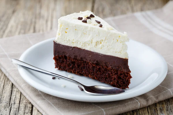 Vanille cheesecake slice op houten achtergrond. — Stockfoto