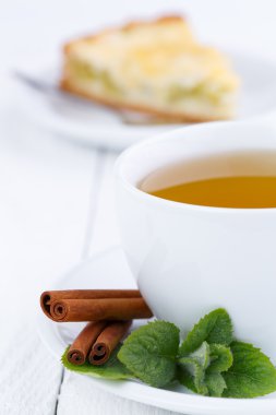 Nane çayı ile tarçın ahşap tablo.