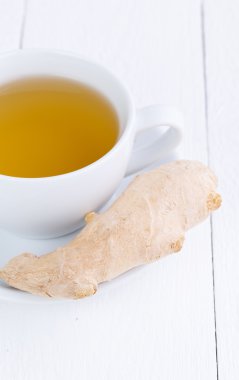 Taze zencefil ve yeşil çay.