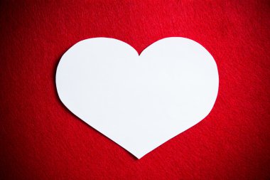 Sevgililer günü metin olmadan beyaz kalpli kırmızı arka plan.