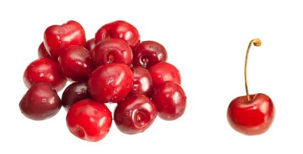 Cerezas aisladas sobre fondo blanco —  Fotos de Stock