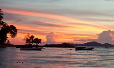 Pattaya, Tayland, wongamat sahilde günbatımı (koh Larne görünümü)