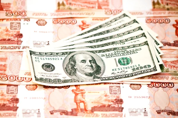 İki para birimi - bize dolar ve Rublesi