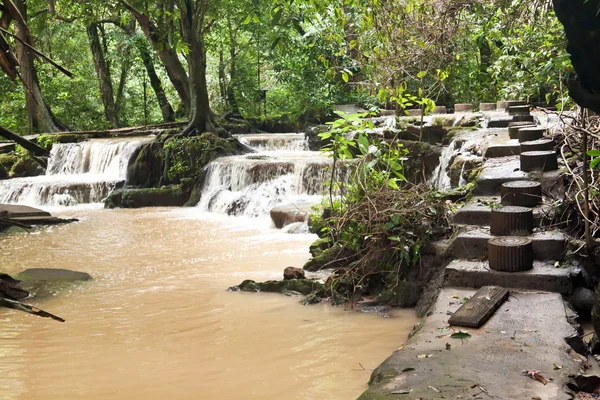 Cachoeiras em Thanbok Khoranee National Park, Krabi, Tailândia — Fotografia de Stock