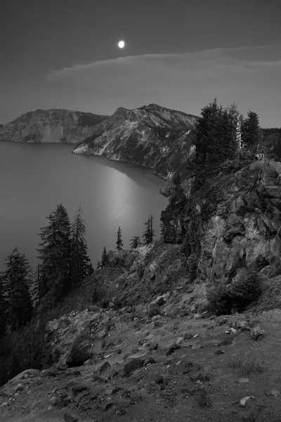 Kratersee lizenzfreie Stockfotos