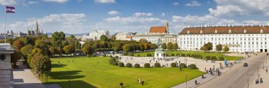 Panorama view Volksgarten Parkı ve Viyana'da Heldenplatz adlı
