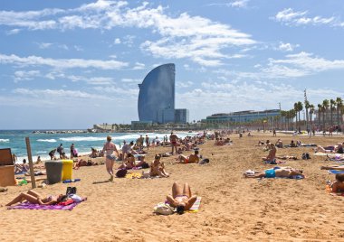Barceloneta plaj kalabalık - Barcelona