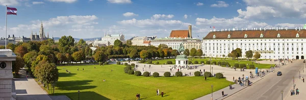 Widok na panoramę parku Volksgarten i Heldenplatz w Wiedniu — Zdjęcie stockowe