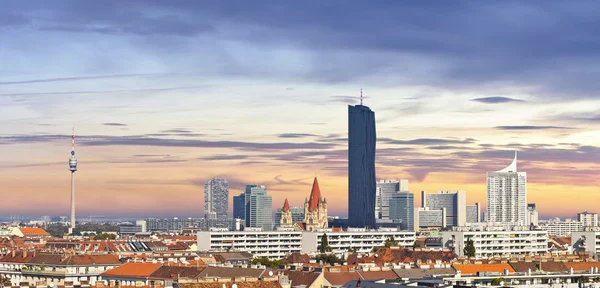 Skyline de la ciudad del Danubio de Viena — Foto de Stock