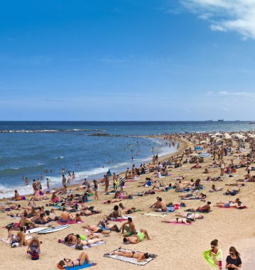 Barceloneta plaj kalabalık - Barcelona
