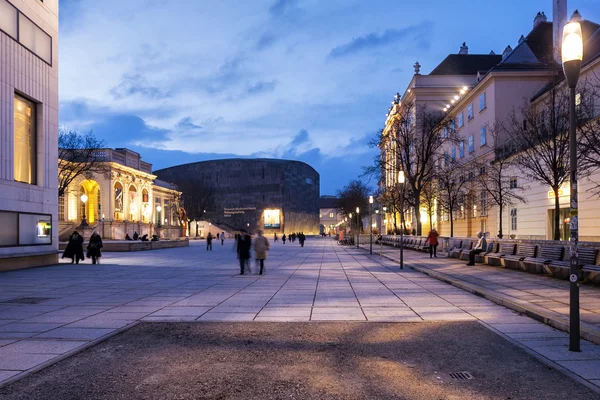 Zonsondergang op het Museumsquartier van de stad Wenen - Oostenrijk — Stockfoto