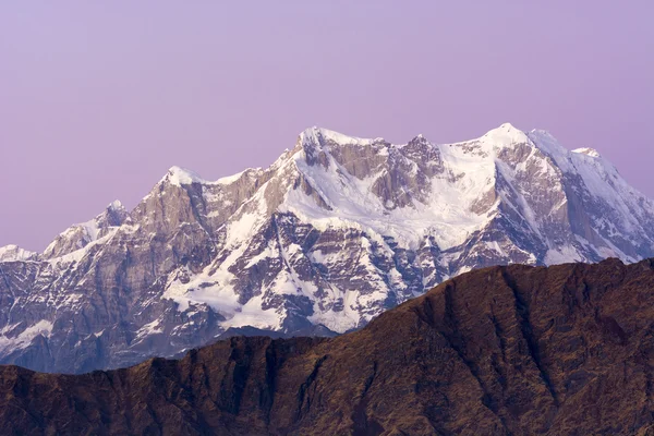 Coucher de soleil tardif sur la montagne — Photo