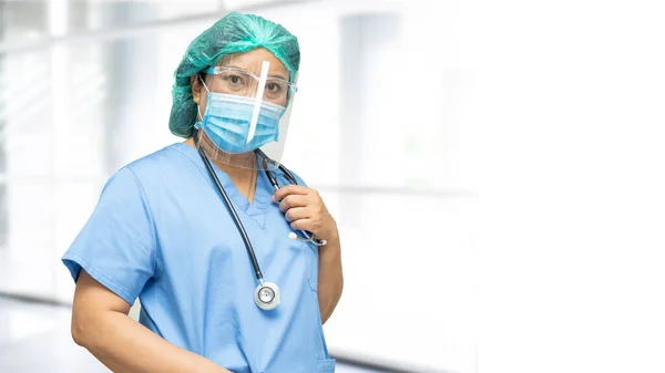Asiatischer Arzt Mit Gesichtsschutz Und Psa Anzug Neuer Normal Patienten — Stockfoto