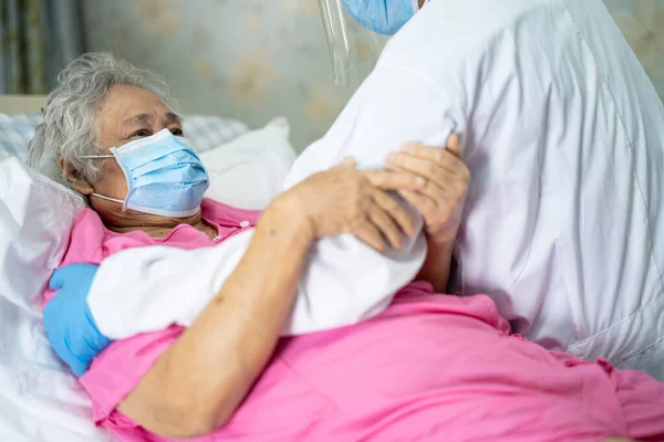 Médico Ayuda Comprobar Asiático Senior Anciana Anciana Mujer Paciente Usando — Foto de Stock