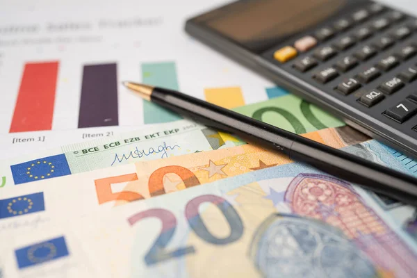 Euro Grafik Kağıdındaki Hesap Makinesiyle Parayı Finanse Ediyor Finansal Kalkınma — Stok fotoğraf
