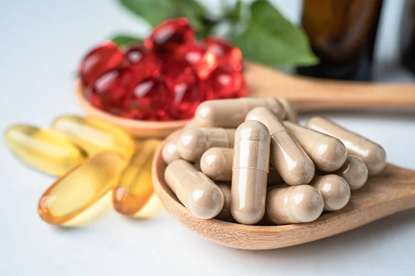 Alternativ Medicin Växtbaserade Ekologiska Kapsel Med Vitamin Omega Fiskolja Mineral — Stockfoto