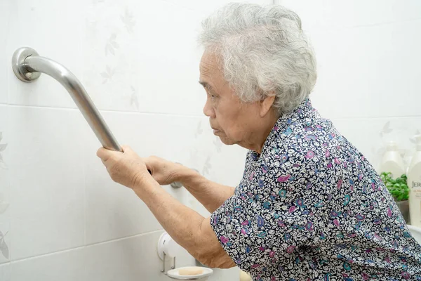 Asiático Seniores Idosos Idosa Senhora Paciente Uso Banheiro Banheiro Alça — Fotografia de Stock