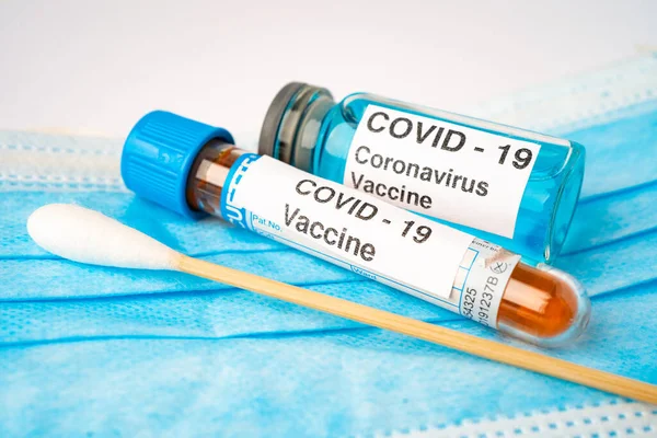 Vacuna Contra Coronavirus Covid Médica Para Pacientes Con Mascarilla Facial —  Fotos de Stock