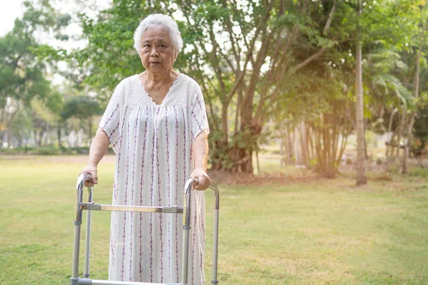 Asiatiska Äldre Eller Äldre Gammal Dam Kvinna Använder Walker Med — Stockfoto