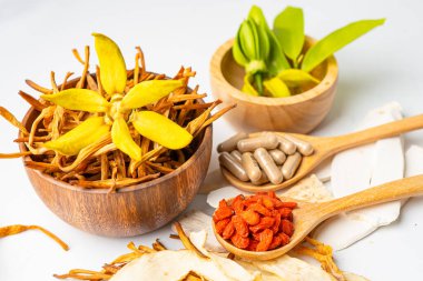 Çin şifalı bitkiler ve goji üzümleri sağlıklı olsun diye..