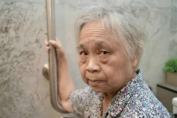 Asiático Seniores Idosos Idosa Senhora Paciente Uso Banheiro Banheiro Alça — Fotografia de Stock