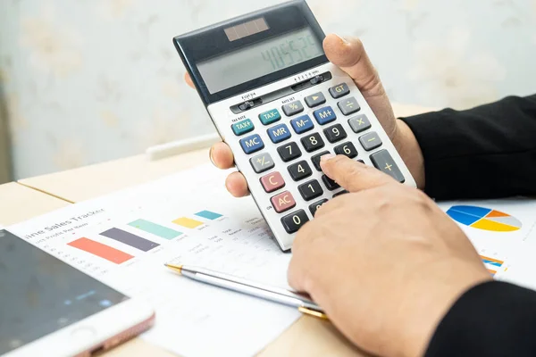 Aziatische Accountant Werken Analyseren Van Financiële Verslagen Project Accounting Met — Stockfoto