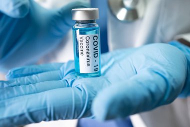Covid-19 Coronavirus aşısı. Hastanedeki hastaları tedavi etmek için doktor kullanımı için tıbbi geliştirme..