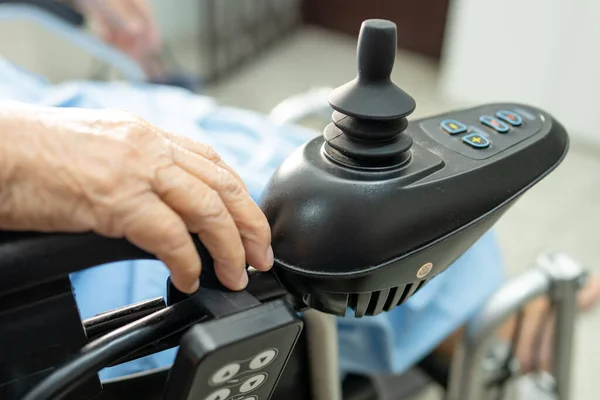 Asijské Starší Nebo Starší Stařena Žena Pacient Elektrickém Invalidním Vozíku — Stock fotografie
