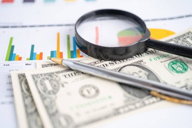 Grafik kağıdındaki büyüteç. Finansal kalkınma, Bankacılık Hesabı, İstatistik, Yatırım Analitik Araştırma Veri Ekonomisi, Borsa Ticareti, İşletme Bürosu toplantısı Konsepti.