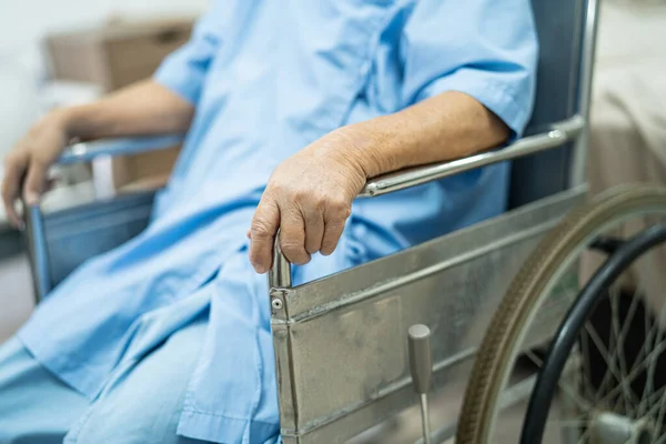 Asiática Senior Anciana Anciana Mujer Paciente Silla Ruedas Enfermería Hospital — Foto de Stock