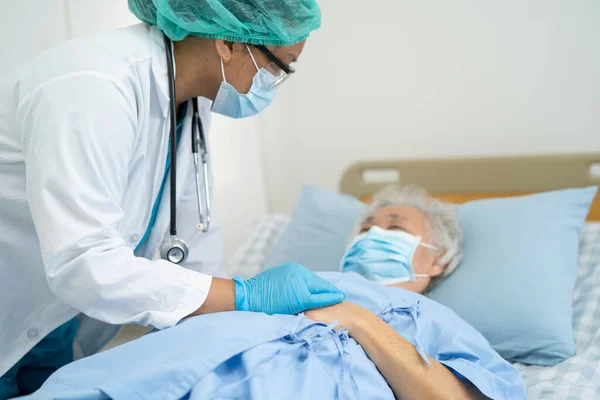 Médico Ayuda Asiática Senior Anciana Anciana Mujer Paciente Usando Una — Foto de Stock