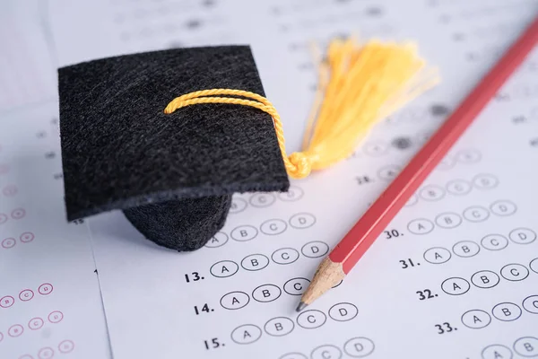 Chapéu Lacuna Graduação Lápis Folha Resposta Fundo Teste Estudo Educação — Fotografia de Stock